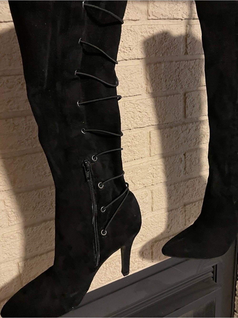 Black BCBG boots SZ 7.5 - Picture 3 of 5